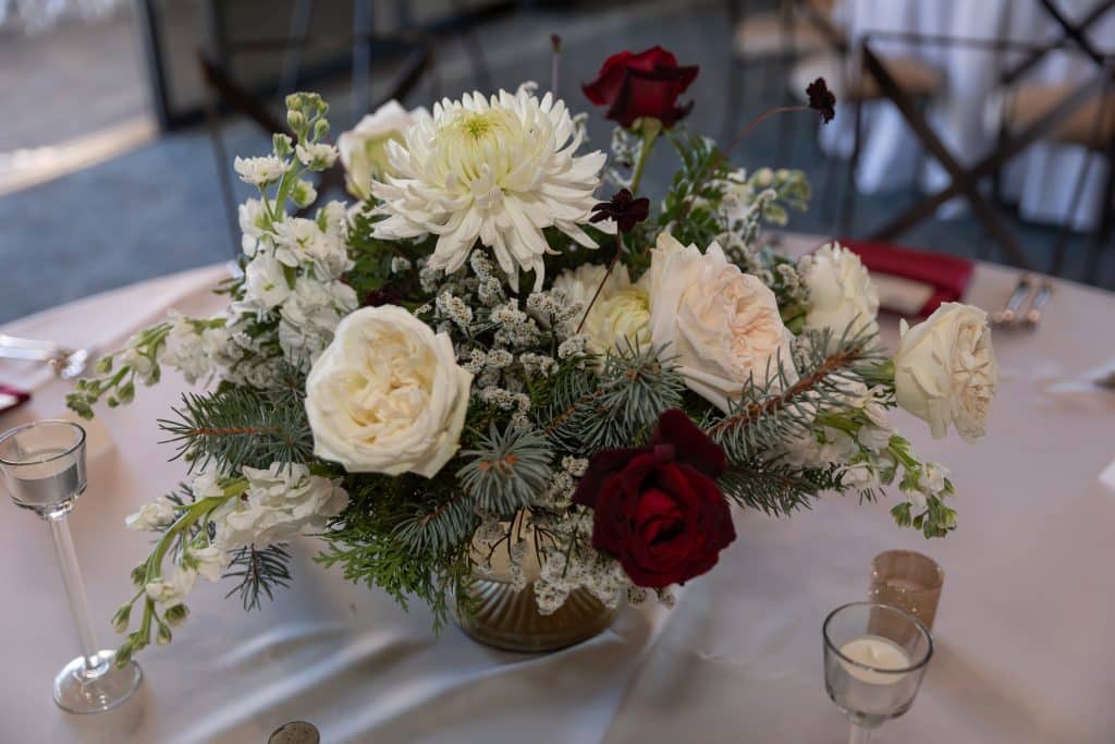 niki ross photography details shots arrowcreek
twist flowers
romantic november wedding